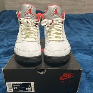 Air Jordan 5 Retro
Size 10